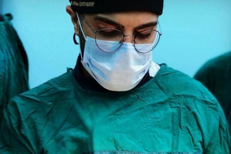 Doktora bı&ccedil;akla saldırmıştı! Cezası belli oldu
