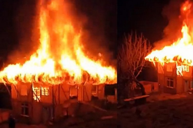 Alev topuna d&ouml;nen evi kartopu ile s&ouml;nd&uuml;rmeye &ccedil;alıştılar