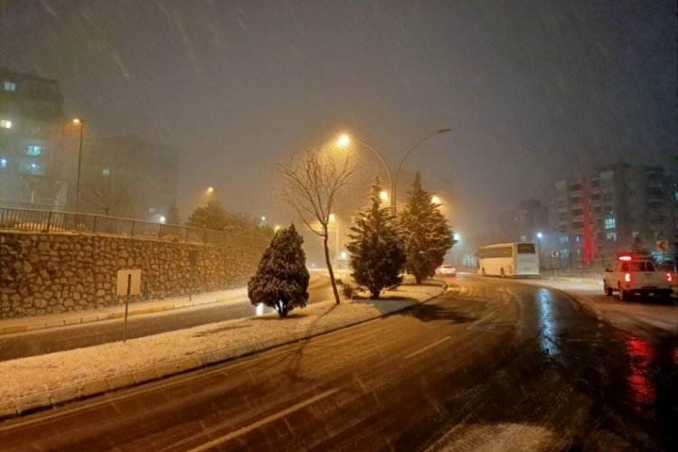 Kocaeli'de kar yağışı zor anlar yaşattı