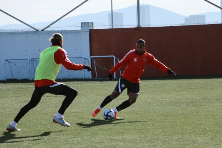 &Uuml;mraniyespor, Menemenspor'u konuk edecek