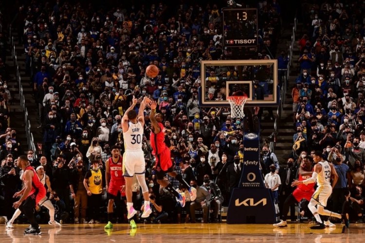 Golden State Warriors son saniye basketiyle kazandı