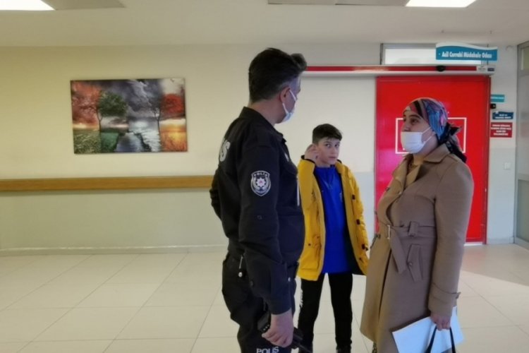 Bursa'da kartopu oynayan gence başıboş k&ouml;pek saldırdı