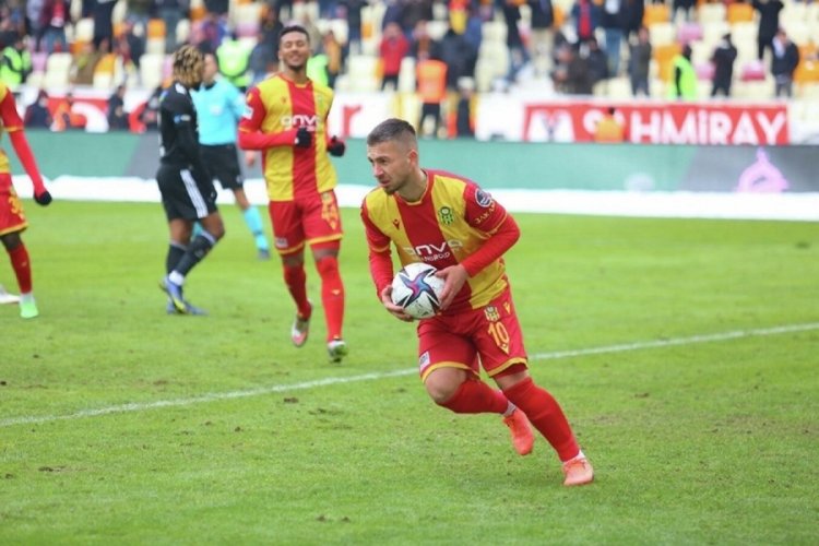 Adem B&uuml;y&uuml;k'ten hakem tepkisi: FIFA kokartıyla &ouml;d&uuml;llendirmişler
