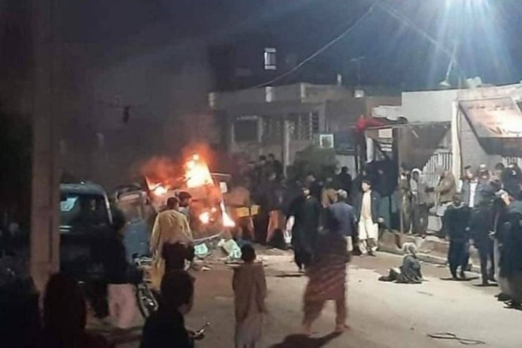 Afganistan'da minib&uuml;se bombalı saldırı: 7 &ouml;l&uuml;, 9 yaralı