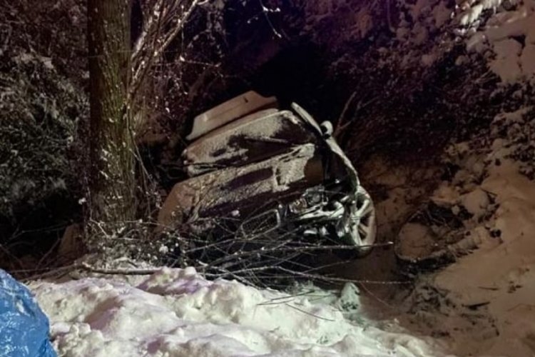 Bursa'da devrilen otomobilde can pazarı: 1 &ouml;l&uuml;, 3 yaralı
