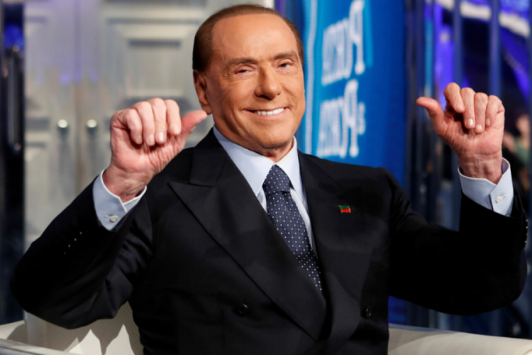 Berlusconi, İtalya Cumhurbaşkanlığı adaylığından &ccedil;ekildi