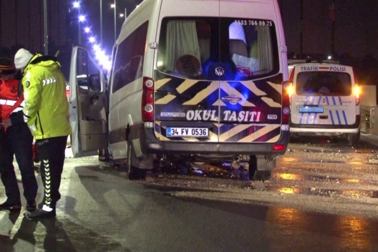 İstanbul'da tuz tankerine &ccedil;arpan servis şof&ouml;r&uuml; hayatını kaybetti