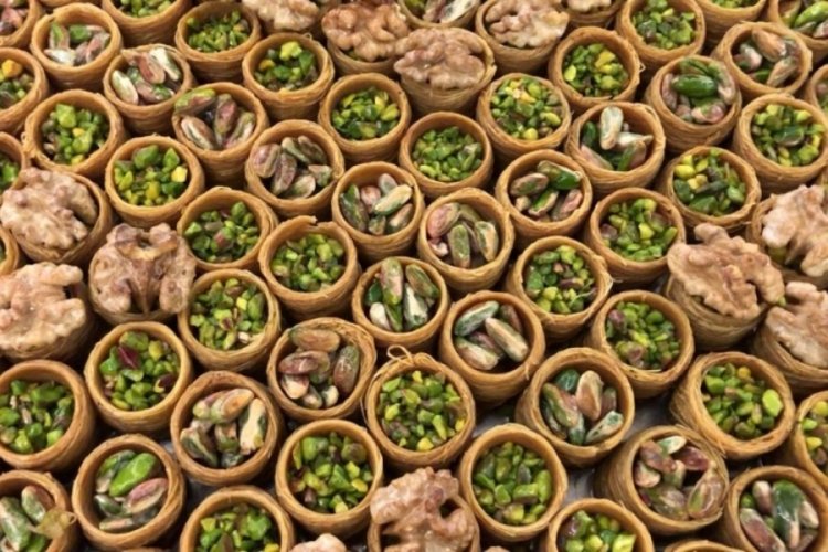 3 tekerden 5 kıtaya... Baklavalarıyla d&uuml;nyayı fethediyor&nbsp;(&Ouml;ZEL HABER)