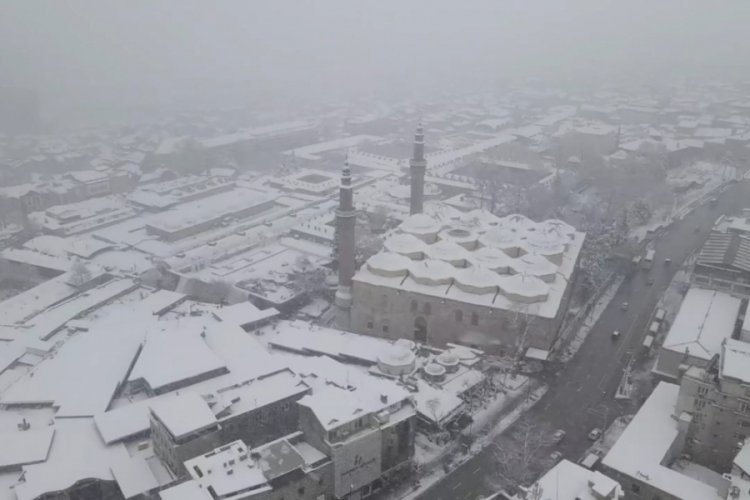 Bursa'daki kar yağışının havadan g&ouml;r&uuml;nt&uuml;s&uuml;...