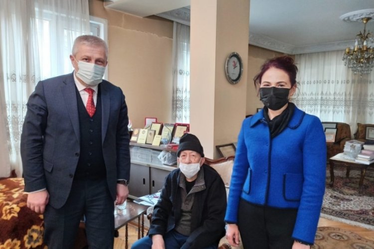 Bursa'da 101 yaşındaki doktor 4'&uuml;nc&uuml; doz aşısını yaptırdı