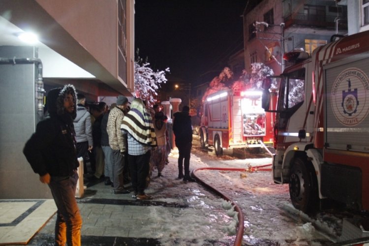 &Ccedil;ıkan yangını kar topu atarak haber verdi