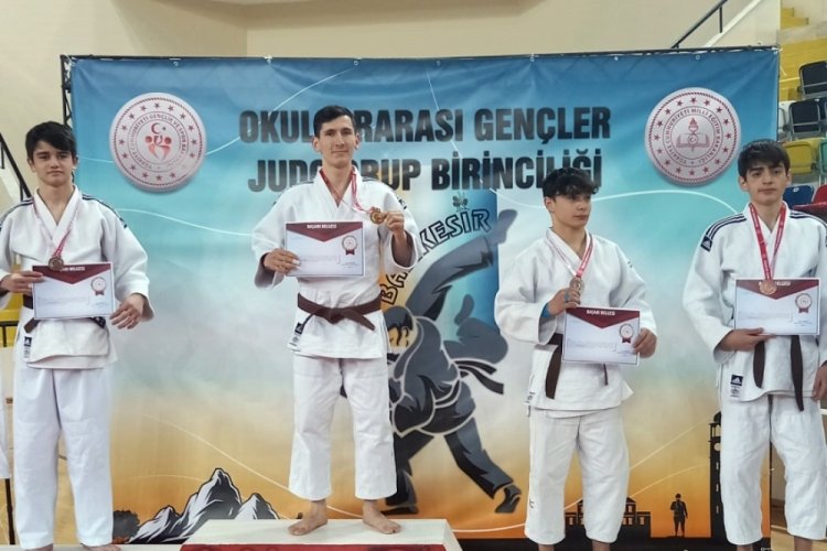 Bursa'da Osmangazili judocuların madalya coşkusu
