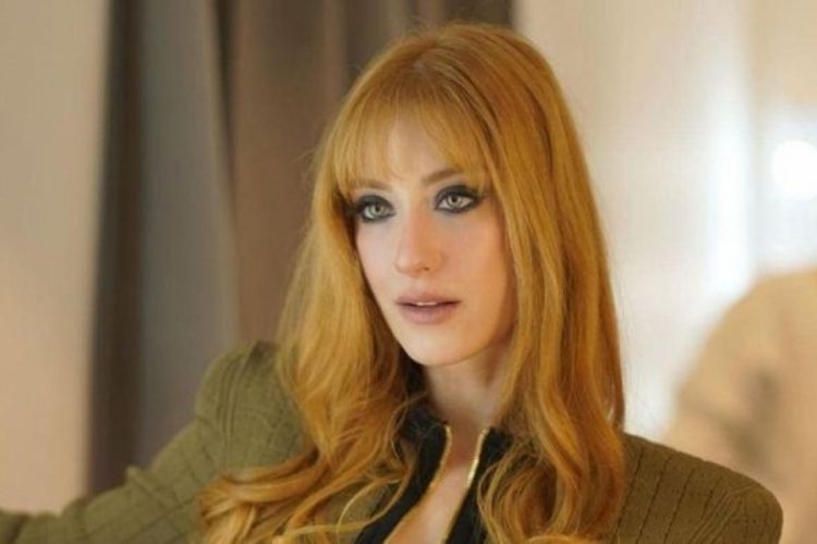 Hazal Kaya'dan Bak&uuml; pozu