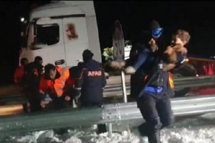 Diyarbakır - Siverek kara yolunda mahsur kalmışlardı! 200 kişi kurtarıldı