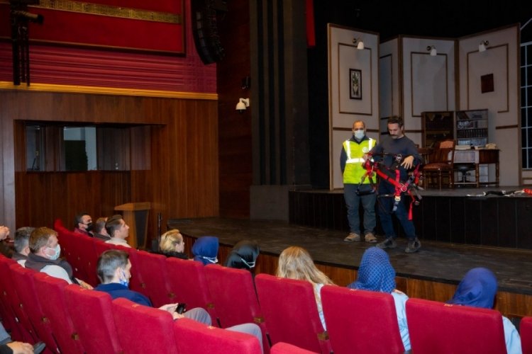 Bursa'da sahne tasarımcılarına 'y&uuml;ksekte &ccedil;alışma' eğitimi