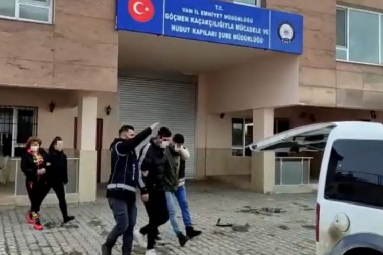 Van'da g&ouml;&ccedil;men ka&ccedil;ak&ccedil;ılığı operasyonu! 17 tutuklama&nbsp;