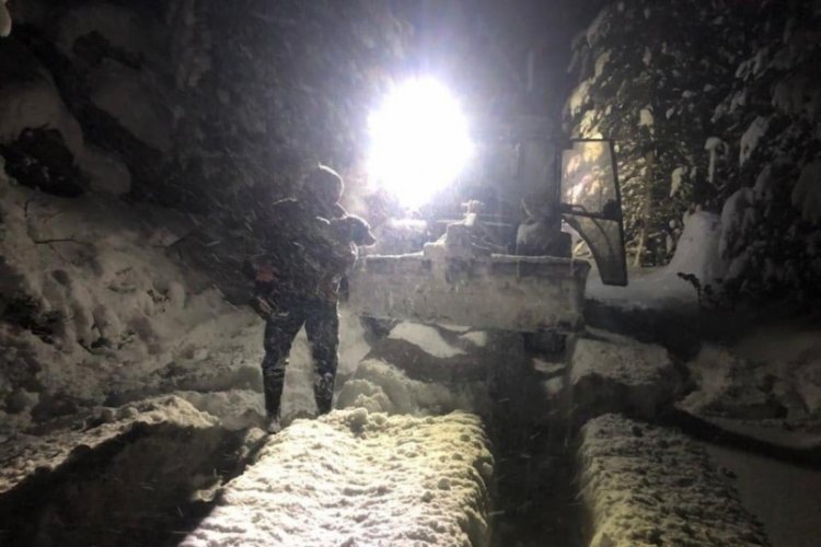 K&uuml;tahya'da dağda mahsur kalan avcıyı k&ouml;yl&uuml;ler kurtardı