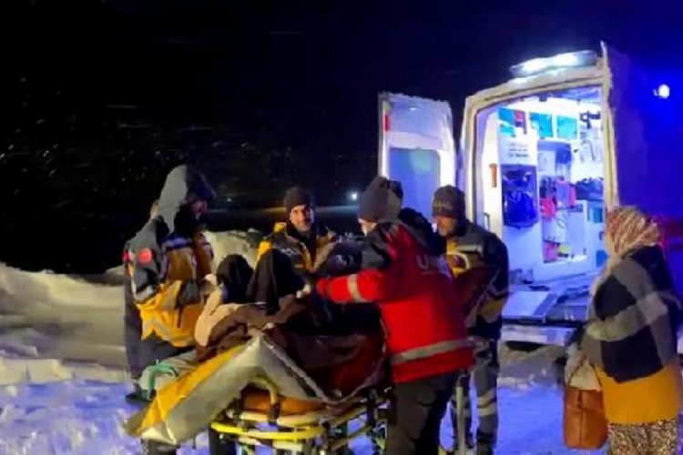Bing&ouml;l'de ekipler, 9 aylık hamile kadın i&ccedil;in seferber oldu
