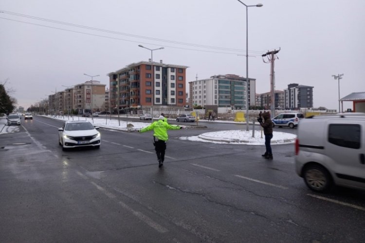 İstanbul'a giden ara&ccedil;lar geri &ccedil;evriliyor