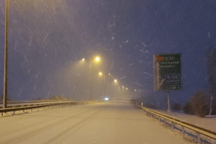 İstanbul'a ara&ccedil; girişleri durduruldu, yollar boş kaldı