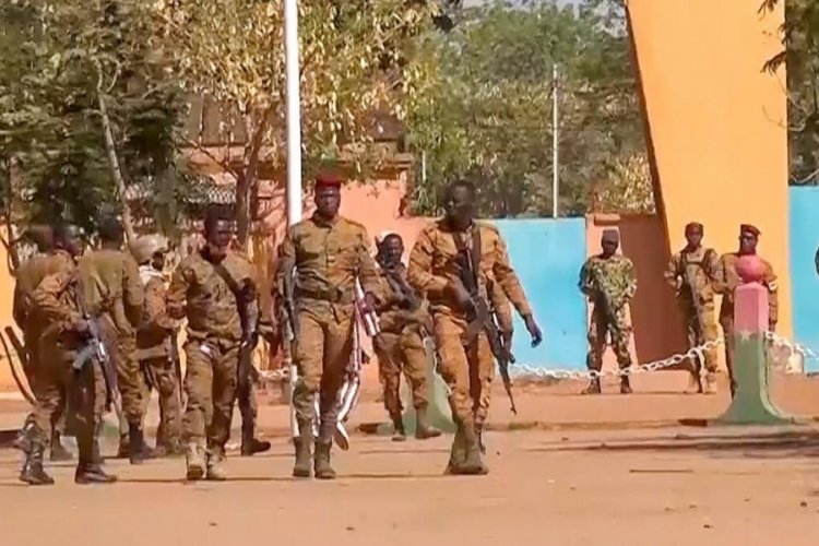 Burkina Faso'da asker y&ouml;netime el koydu