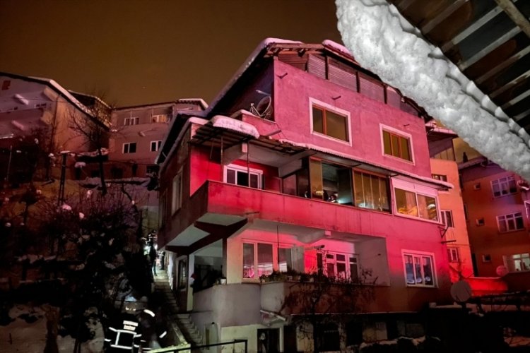 &Ccedil;ıkan yangında dumandan zehirlenen kişi &ouml;ld&uuml;