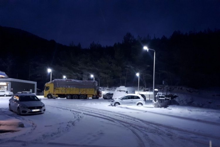 Muğla- Antalya kara yolu yağış nedeniyle ulaşıma kapandı