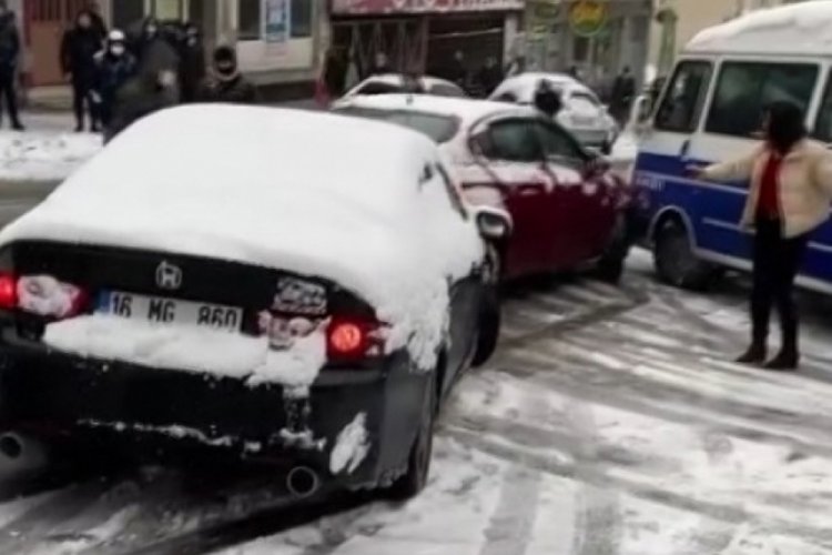 Bursa'da buz tutan yollarda kazalar ka&ccedil;ınılmaz oldu