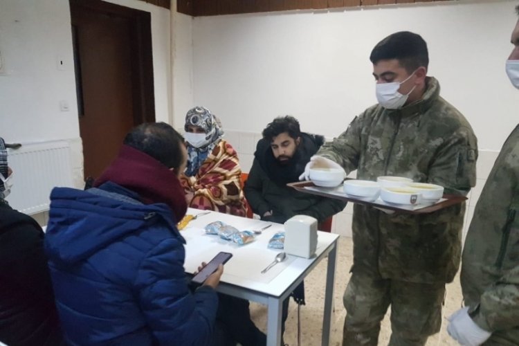 MSB duyurdu: Hadımk&ouml;y'de mahsur kalan kişiler kışlada misafir edildi
