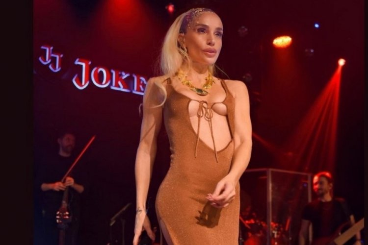 G&uuml;lşen'den sahnede yine cesur pozlar