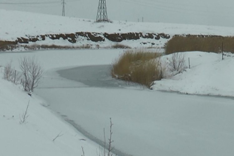 Kızılırmak nehri buz tuttu