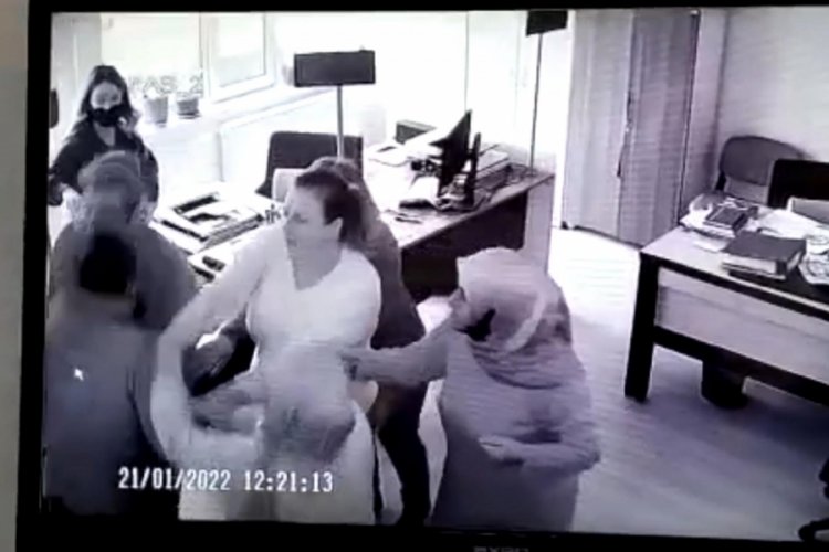 Tekirdağ'da g&ouml;revli memura kafa atıp, hastanelik etti