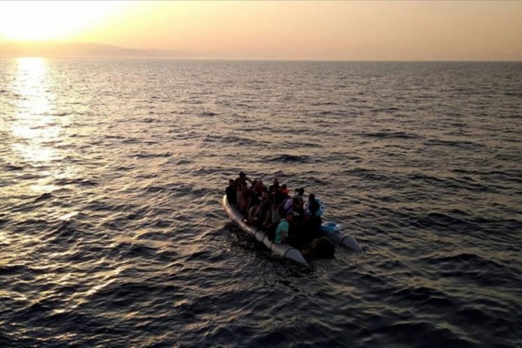 Muğla a&ccedil;ıklarında 13 d&uuml;zensiz g&ouml;&ccedil;men kurtarıldı