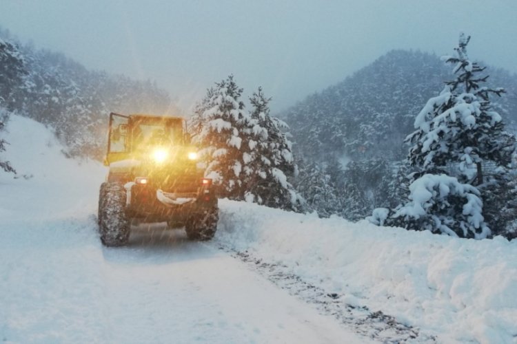 Kar ve tipi nedeniyle 18 mahallenin yolu ulaşıma kapandı
