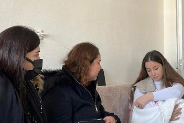 Bebeğine zarar gelir diye aşı yaptırmamıştı... Vir&uuml;se yenik d&uuml;şt&uuml;