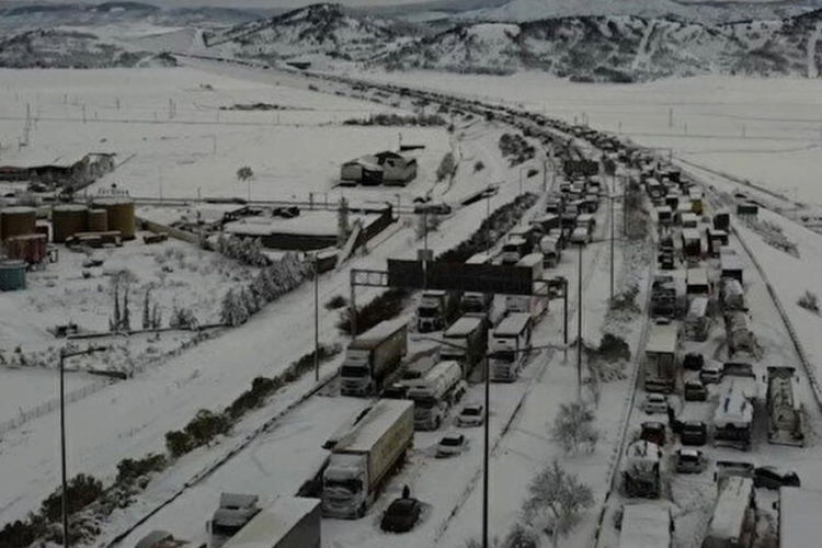 TAG Otoyolu Gaziantep y&ouml;n&uuml;ne ulaşıma kapatıldı