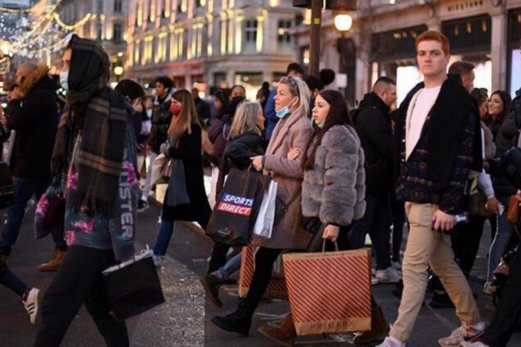 İngiltere'de son 24 saatte Covid'de 439 &ouml;l&uuml;m