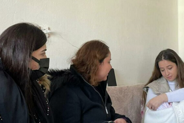 19 yaşındaki aşısız anne koronavir&uuml;se yenik d&uuml;şt&uuml;