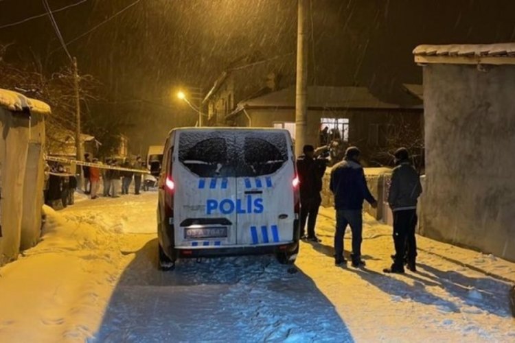 Korkun&ccedil; cinayet! Yaşlı kadının boğazı kesildi