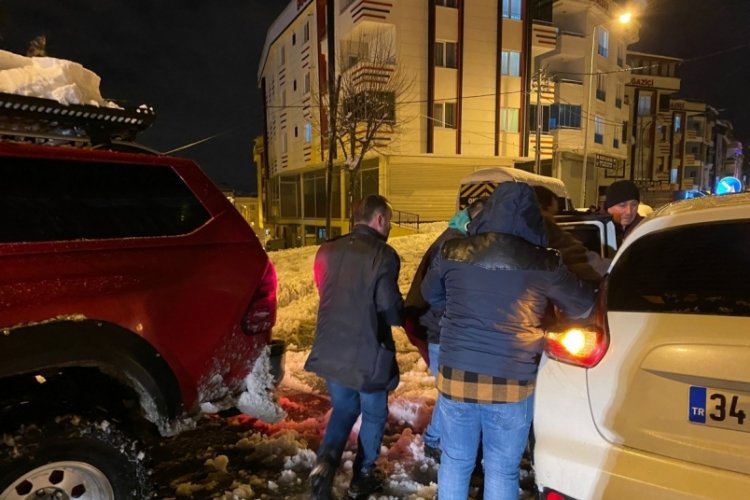Karda yolda kalan diyaliz hastası yaşamını yitirdi