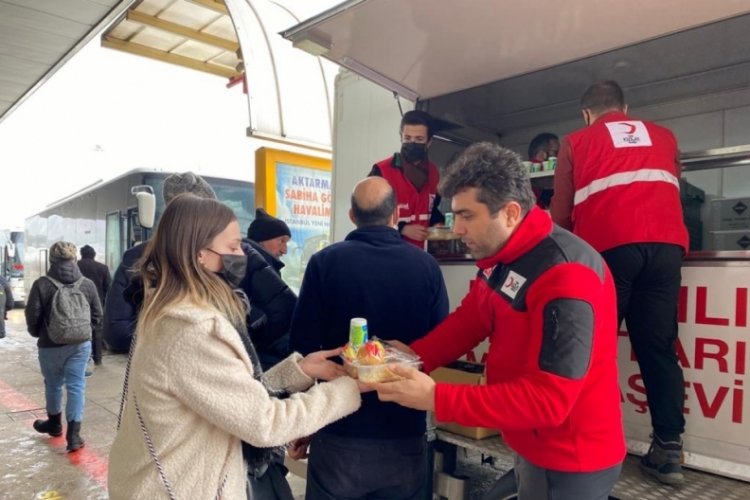 Bursa Kızılay'ı sıcak yemek n&ouml;betinde