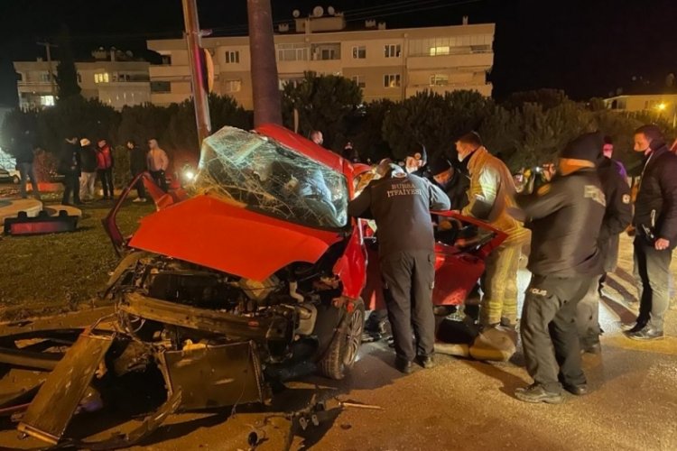 Bursa'da kırmızı ışık faciası: 3 &ouml;l&uuml;