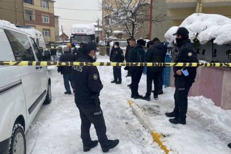 İstanbul Sultanbeyli'de annesini boynunu keserek &ouml;ld&uuml;rd&uuml;