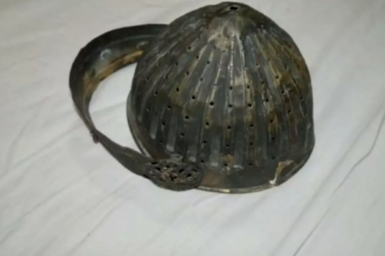 Romanya'da bir evde 300 yıllık Osmanlı askeri kaskı bulundu