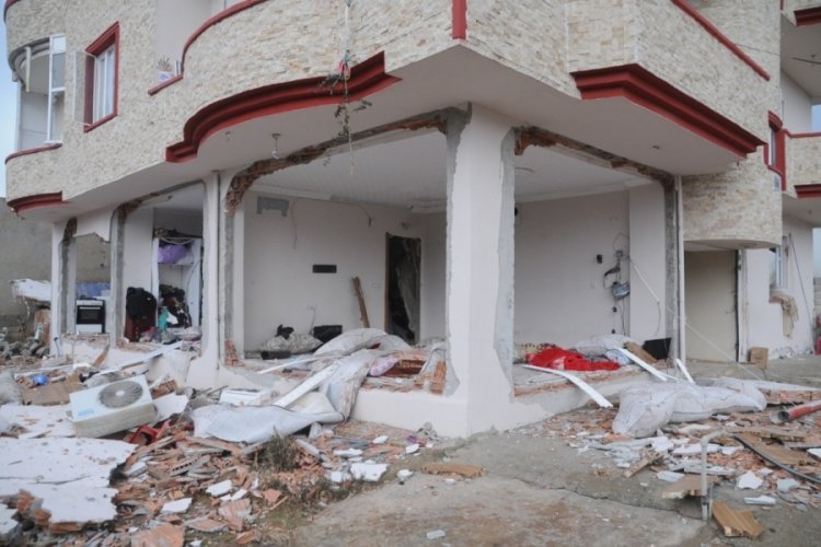 Şırnak Cizre'de 2 katlı evde patlama; 3 yaralı