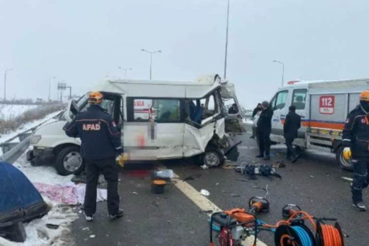 Ankara-Niğde Otoyolu'nda kaza: 2'si &ccedil;ocuk, 3 kişi &ouml;ld&uuml;