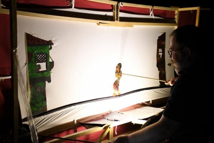 İneg&ouml;l'de S&ouml;mestr Karag&ouml;z Hacivat İle Renklendi