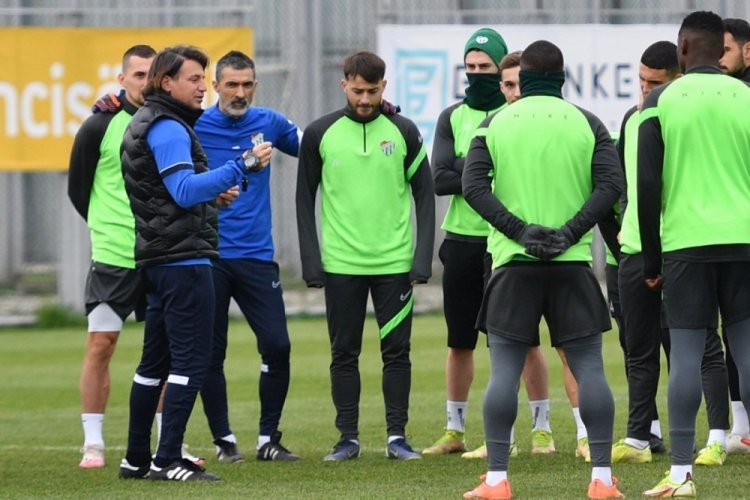 Bursaspor, Antalya'ya 21 oyuncuyla gitti!&nbsp;