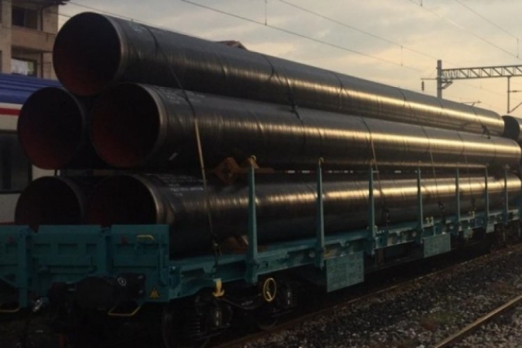 Slovakya'da trenin altına d&uuml;şen kadın son anda kurtarıldı