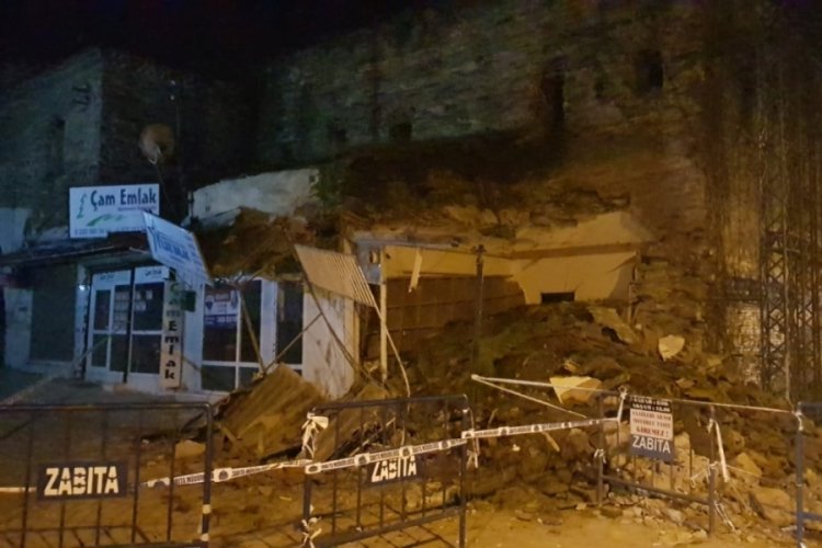 İzmir'de iş yeri b&uuml;y&uuml;k g&uuml;r&uuml;lt&uuml;yle &ccedil;&ouml;kt&uuml;
